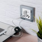 Розетка с заземлением, шторками и USBх2 (белая) Werkel WL01-SKGS-USBx2-IP20