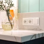 Розетка с заземлением, безвинтовой зажим (белая) Werkel WL01-10-01