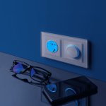 Розетка с заземлением и подсветкой (белая) WL01-10-03 Werkel