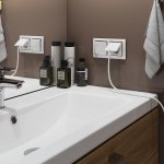 Розетка влагозащ. с зазем. с защит. крышкой и шторками (белая) W1171201 Werkel