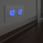 Розетка с заземлением и подсветкой (белая) W1171401 Werkel