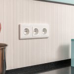 Розетка с заземлением и шторками (белая) W1171101 Werkel