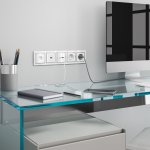 Розетка с заземлением и шторками (белая) W1171101 Werkel