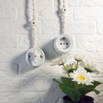 Розетка с заземлением и шторками (белый) Ретро W5671101 Werkel