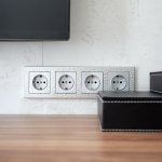 Розетка с заземлением (cеребряный рифленый) W1171009 Werkel