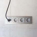 Розетка с заземлением (cеребряный рифленый) W1171009 Werkel