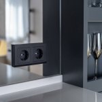 Розетка с заземлением и шторками (черный матовый) W1171108 Werkel