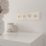 Рамка на 4 поста Favorit (молочный, стекло) Werkel W0041141