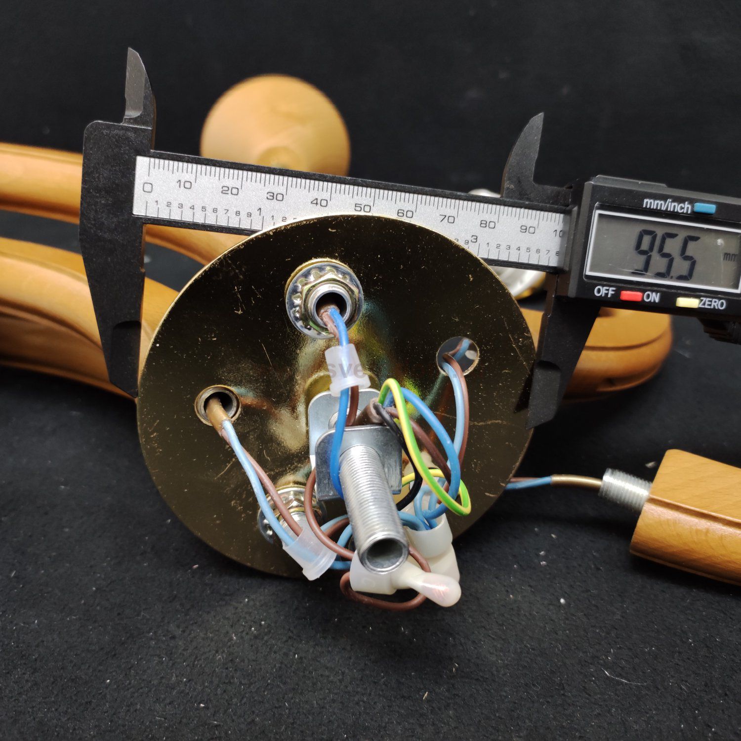 Люстра потолочная из дерева Alfa LOS 5366