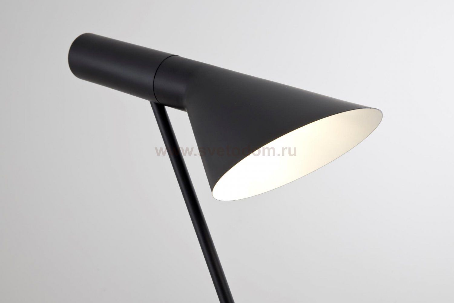 Настольный светильник MODEMODERN MD.8021.01TL BK