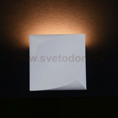 Бра Maytoni C198-WL-01-3W-W Pero