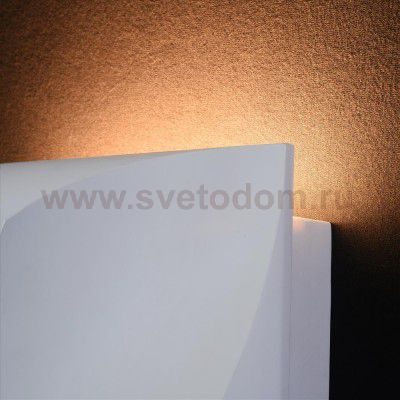 Бра Maytoni C198-WL-01-3W-W Pero