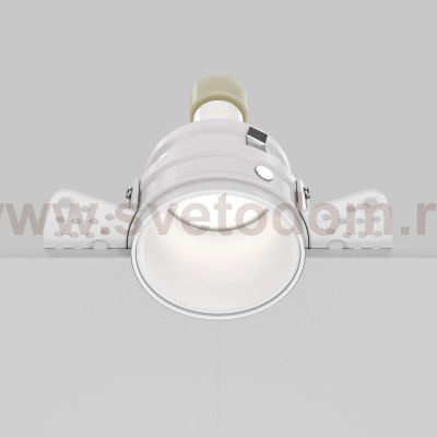 Встраиваемый светильник Maytoni DL048-01W Reif