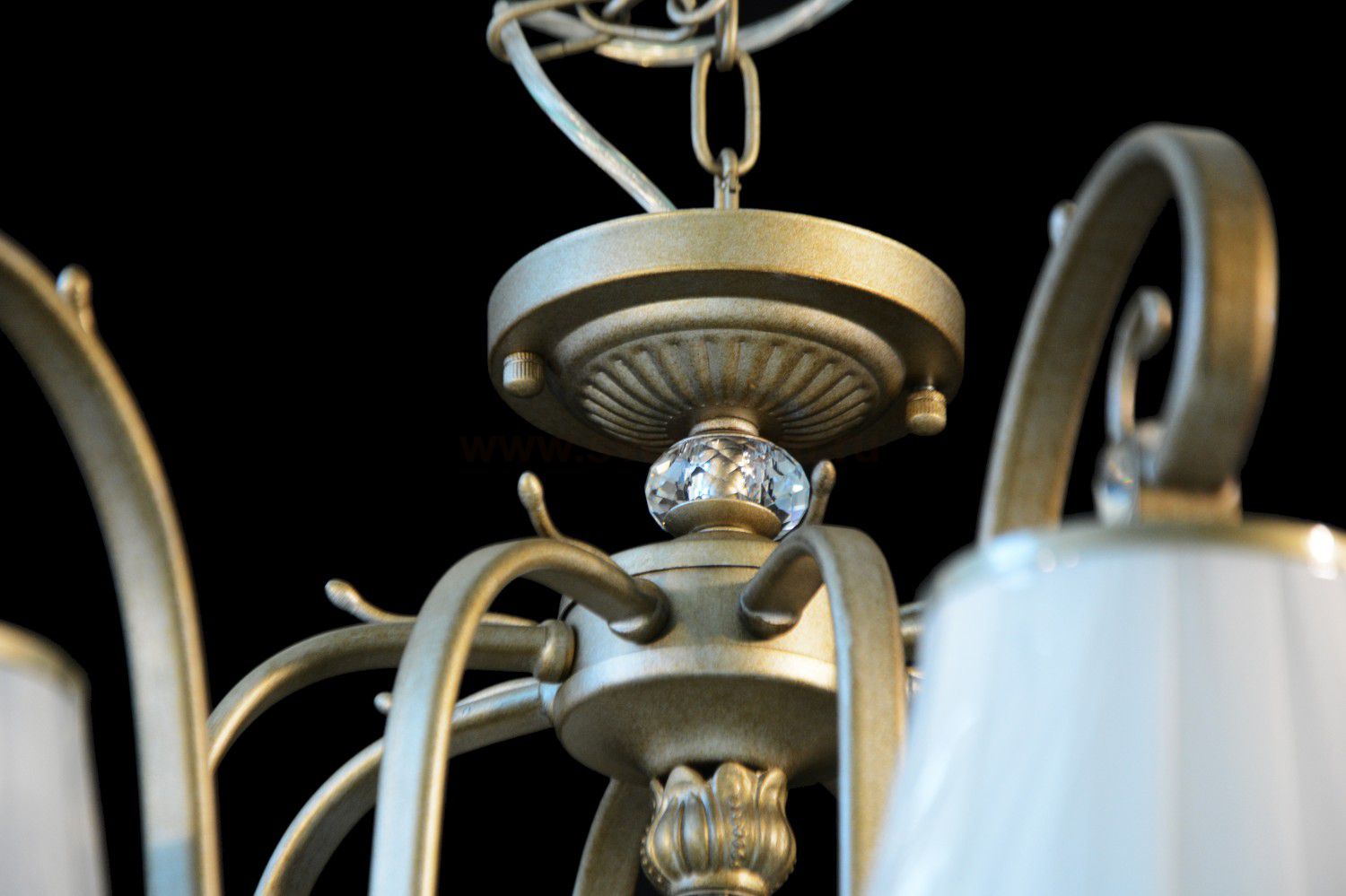 Люстра Maytoni ARM002-08-NG Brezza