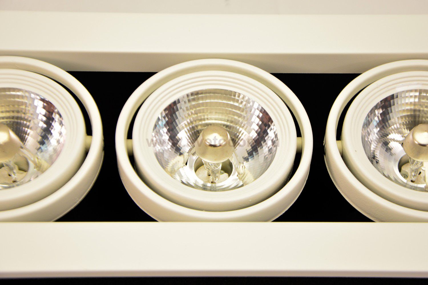 Светильник тройной Arte lamp A5930PL-3WH Technika