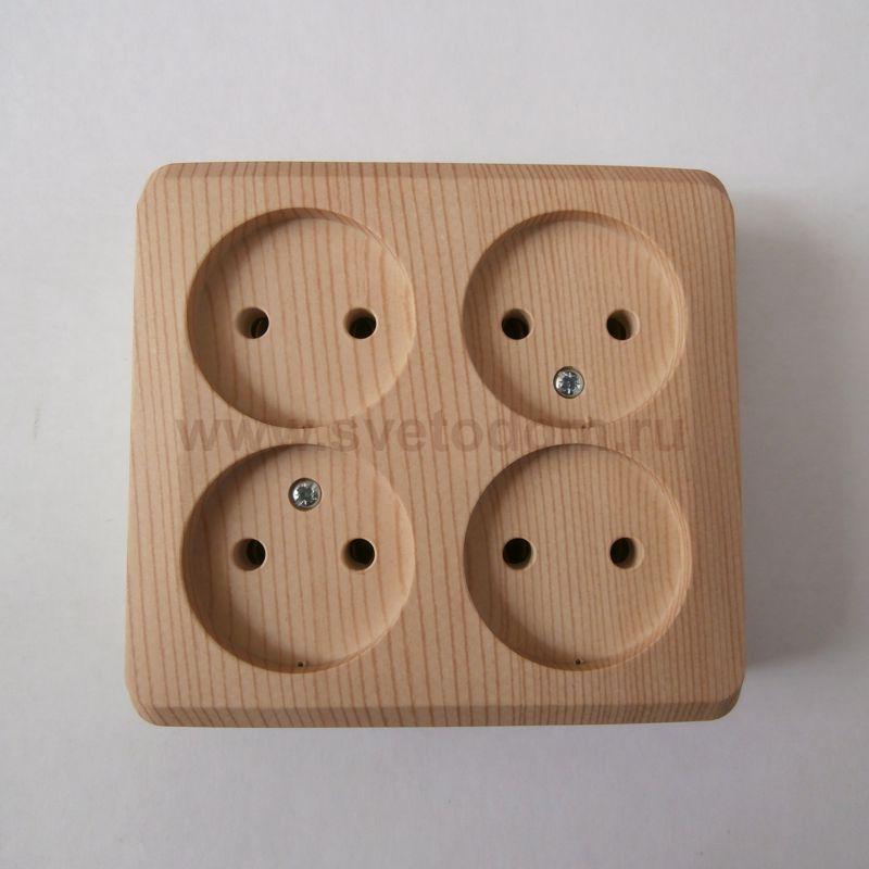 Lexel Этюд Дача Сосна Розетка 4 местная без заземления без шторок