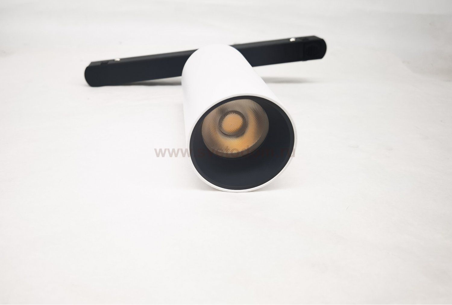 Трековый светильник Maytoni TR032-2-12W3K-S-W Focus LED