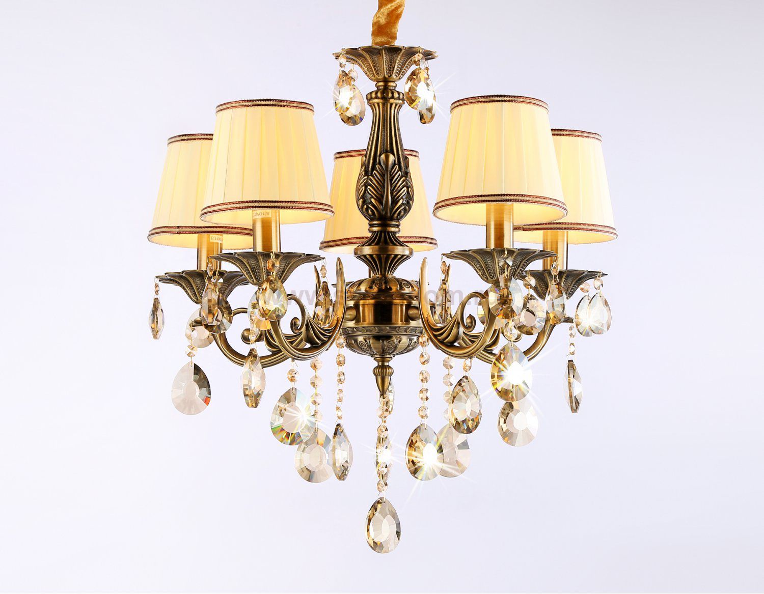 Подвесная люстра с абажурами и хрусталем Ambrella TR4577 TR