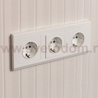 Рамка из поликарбоната на 3 поста Stark белый W0031801