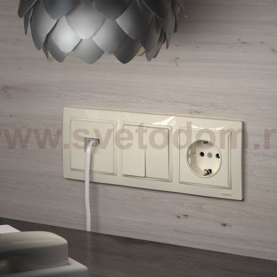 Рамка из поликарбоната на 3 поста Snabb Basic слоновая кость W0032003