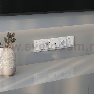 Рамка из поликарбоната на 5 постов Snabb Basic белый W0052001