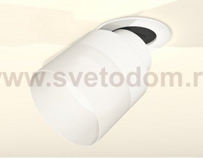 Комплект встраиваемого поворотного светильника с акрилом Ambrella XM8101521 XM