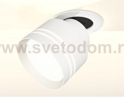 Комплект встраиваемого поворотного светильника с акрилом Ambrella XM8101526 XM