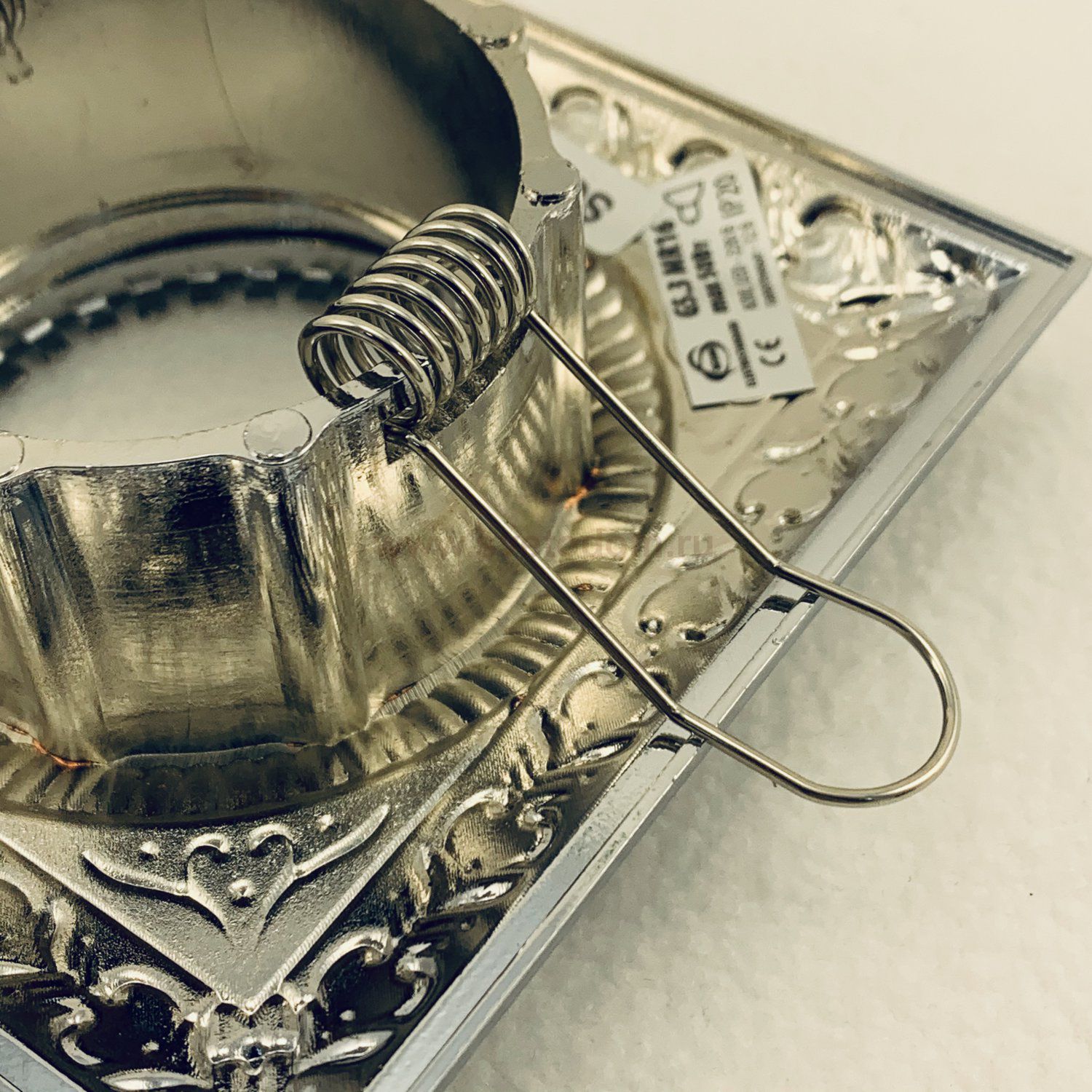 Как вставить пружину в точечный светильник - 97 фото