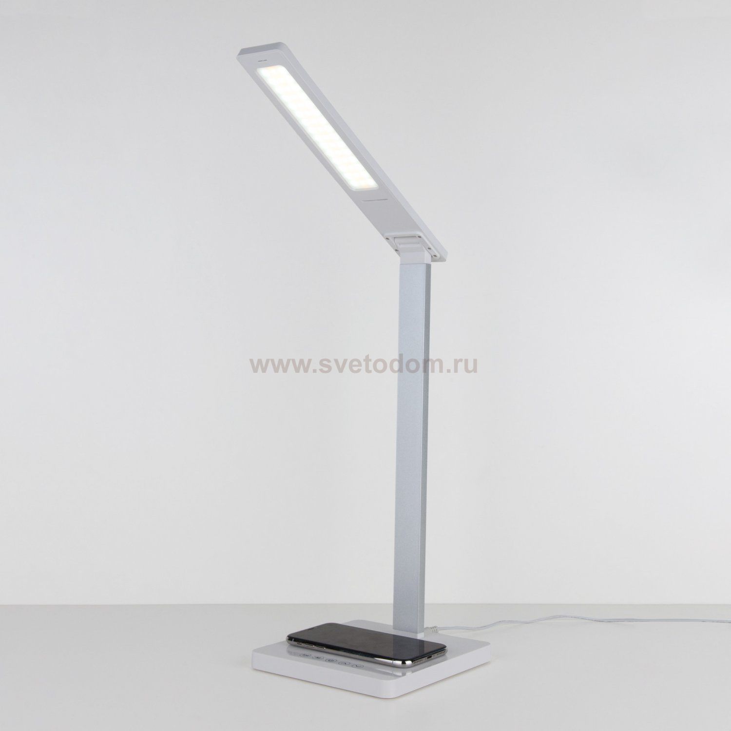 Настольный светодиодный светильник Lori белый/серебряный TL90510