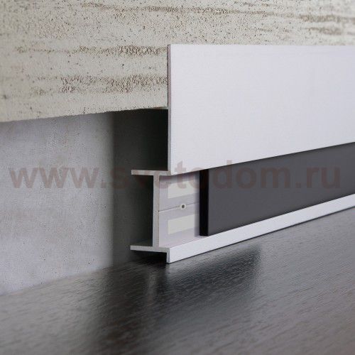 Встраиваемый плинтус черный 7023131 Elektrostandard