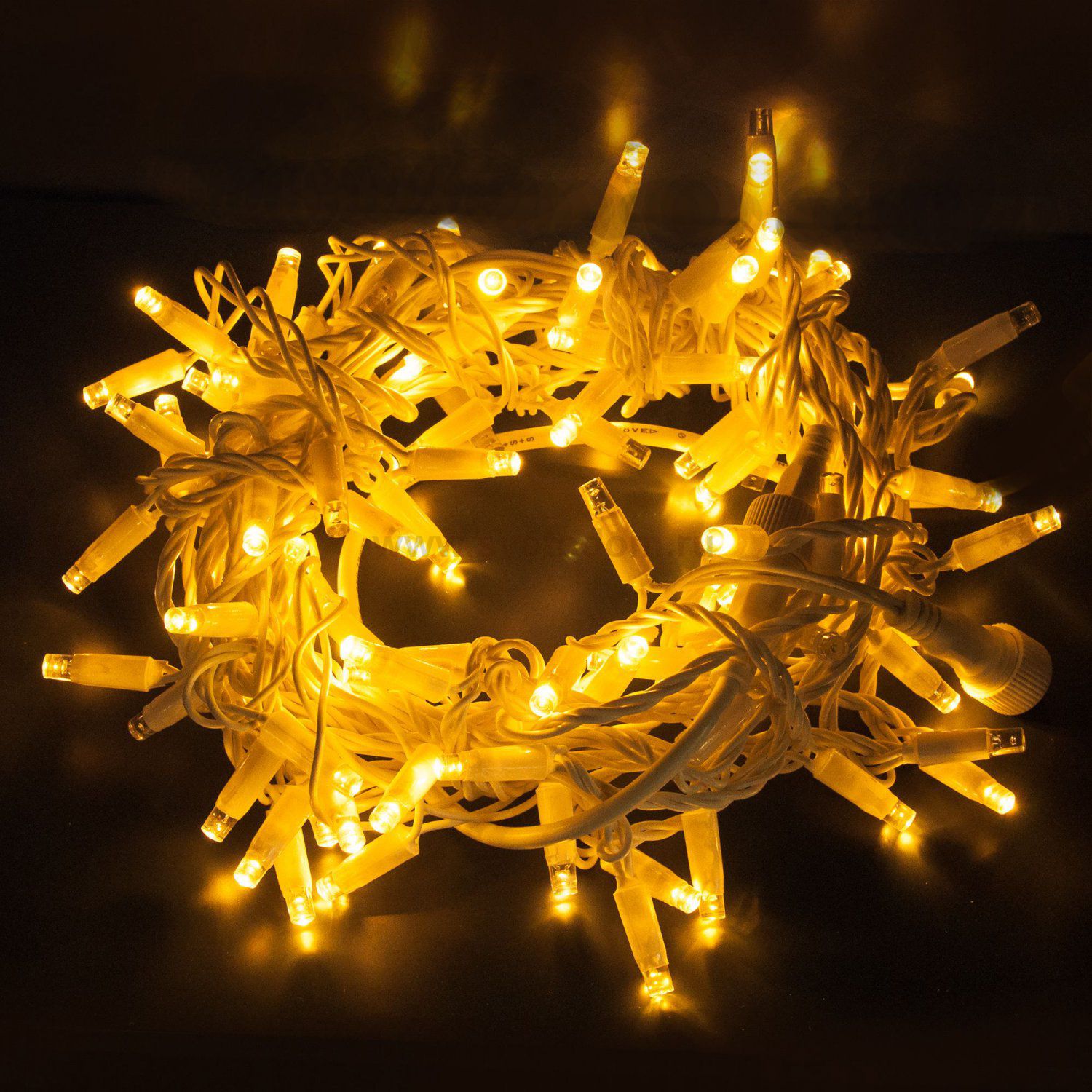 Праздничная гирлянда нить теплый белый с эффектом мерцания 20м IP65 400-102 Eurosvet