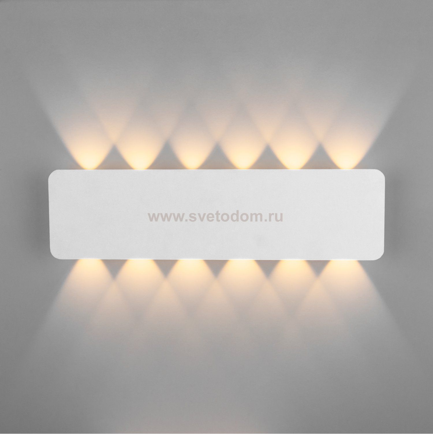 Светильник Eurosvet 40139/1 LED белый 12W