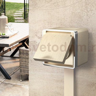 Розетка влагозащ. с зазем. с защит. крышкой и шторками Gallant (шампань рифленый) W5071210 Werkel