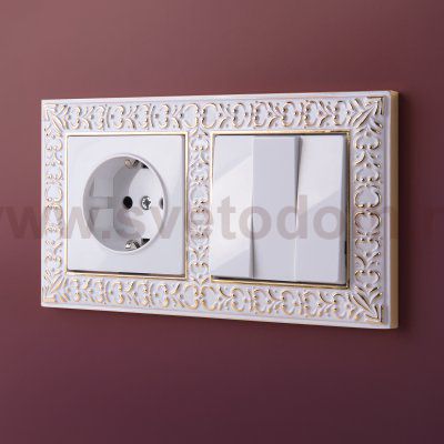 Розетка с заземлением и шторками (белая) W1171101 Werkel