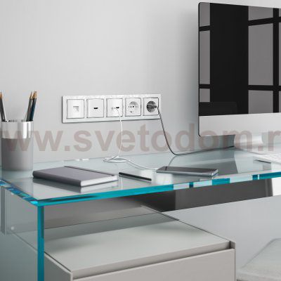 Розетка с заземлением и шторками (белая) W1171101 Werkel