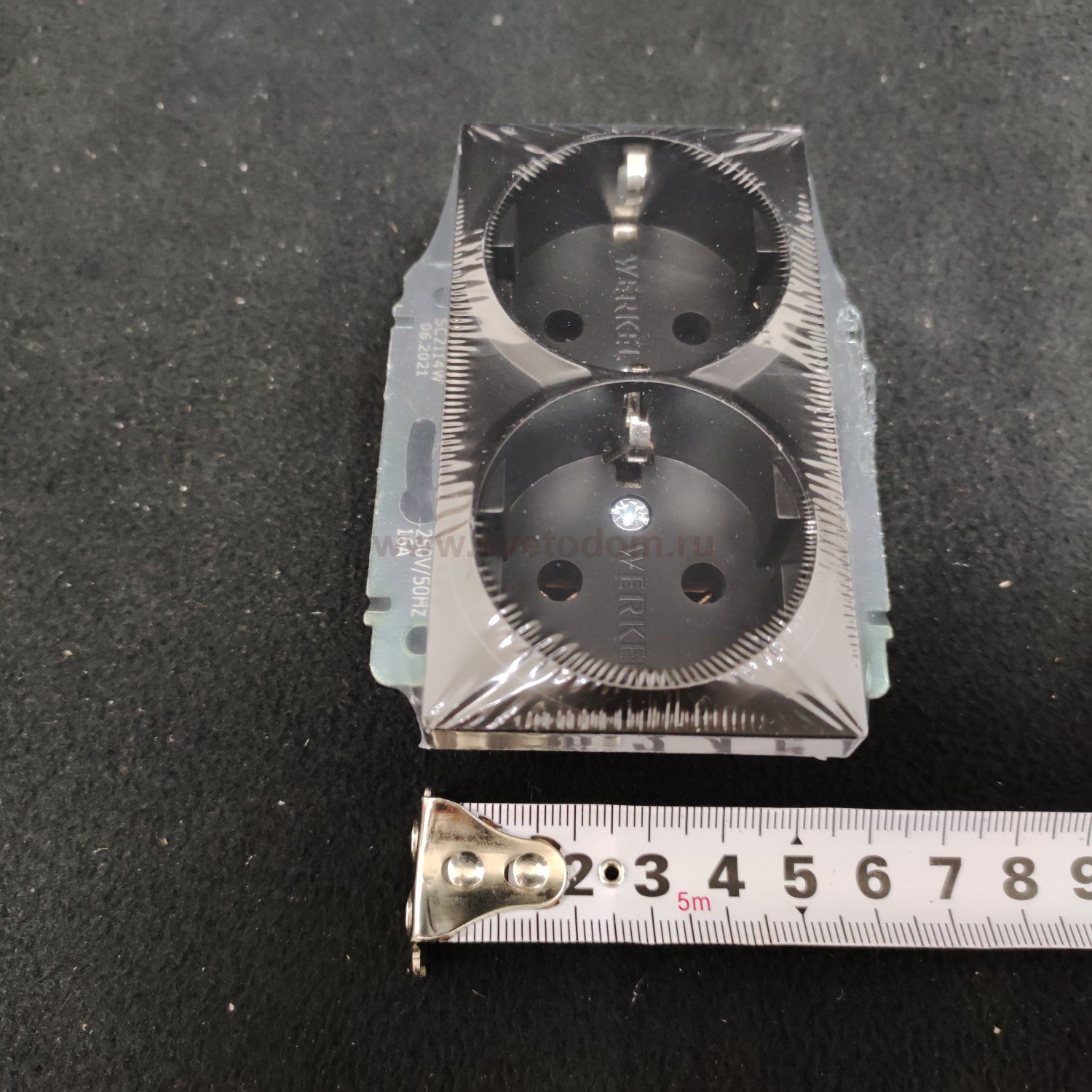 Розетка двойная с заземлением (черный матовый) W1172008 Werkel