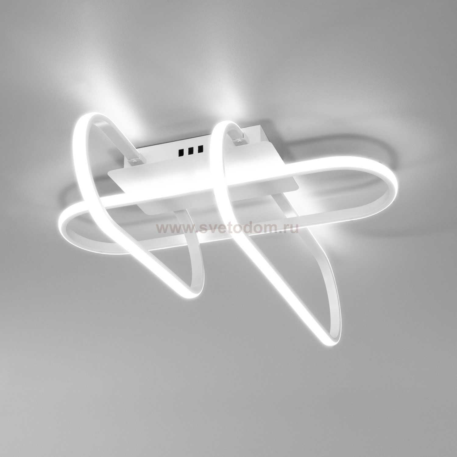 Потолочный светодиодный светильник с пультом управления Eurosvet 90139/3 белый Grafette