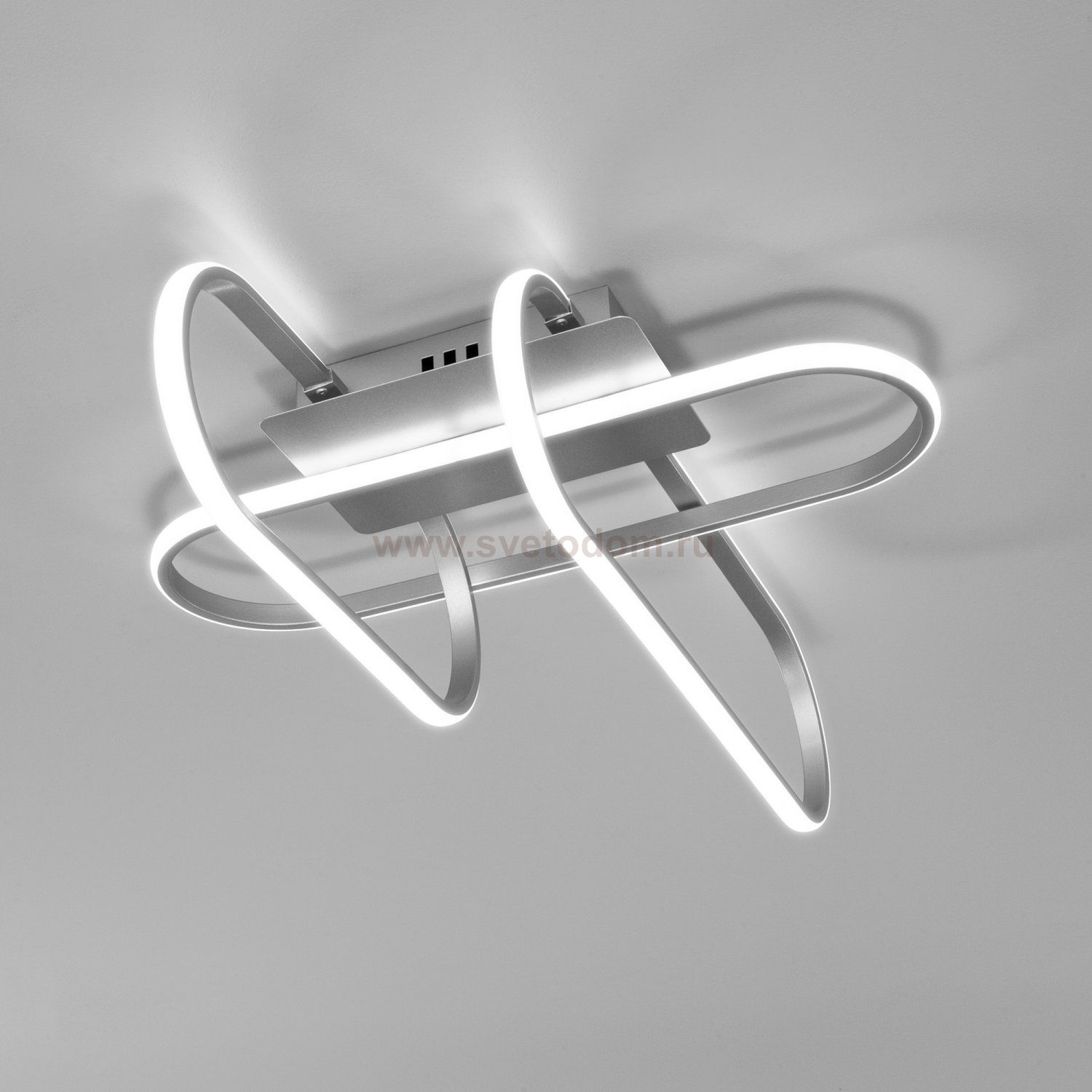 Потолочный светодиодный светильник с пультом управления Eurosvet 90139/3 матовое серебро Grafette