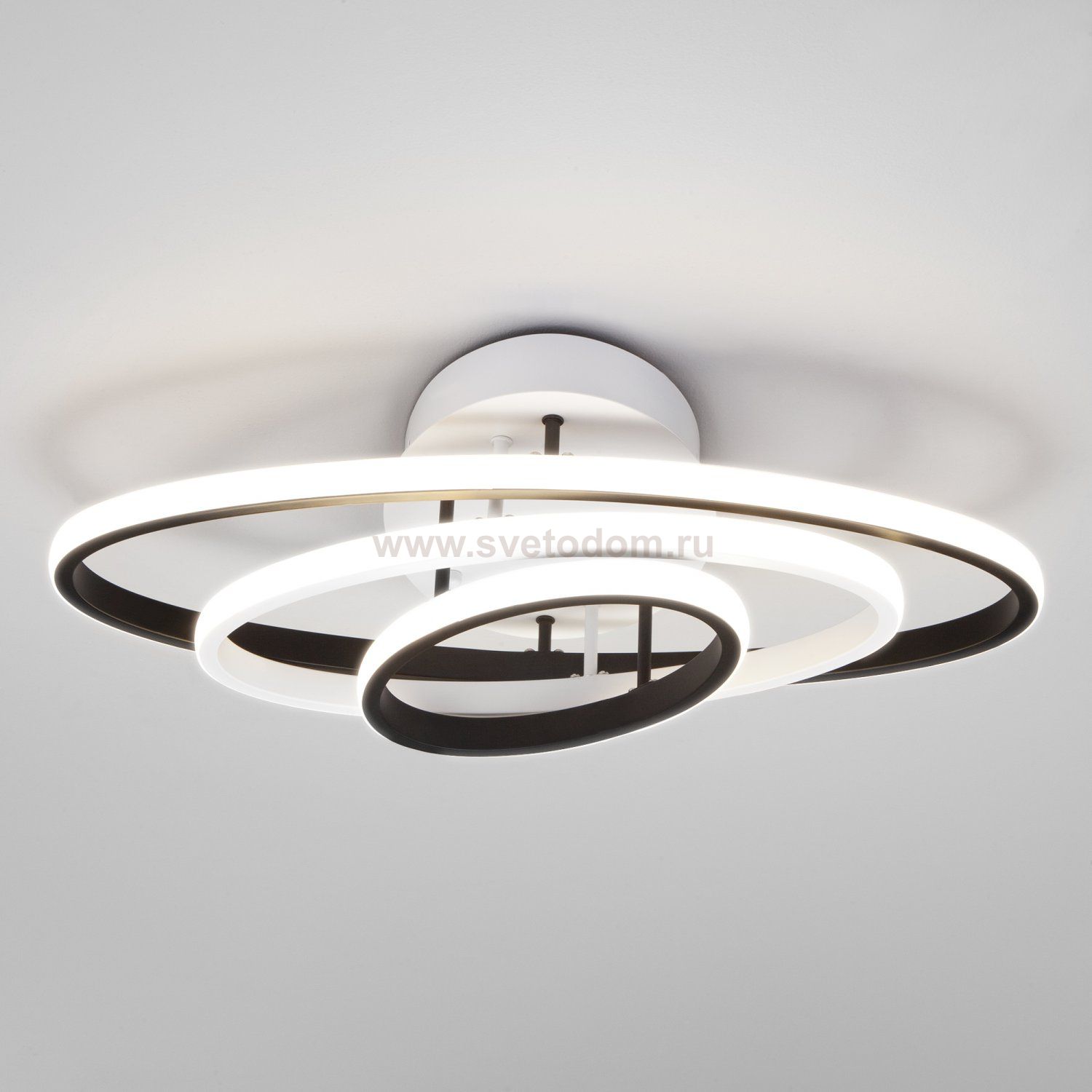 Потолочный светодиодный светильник с пультом управления Eurosvet 90237/3 белый/черный Lauda