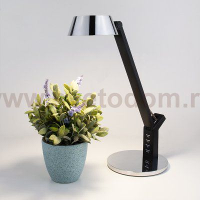 Светодиодная настольная лампа с сенсорным управлением 80426/1 черный/серебро Eurosvet
