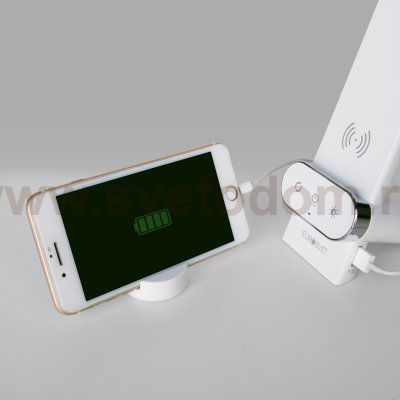 Светодиодная настольная лампа с беспроводной зарядкой 80427/1 белый Eurosvet