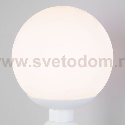Настенный светильник со стеклянным плафоном 50251/1 белый Eurosvet