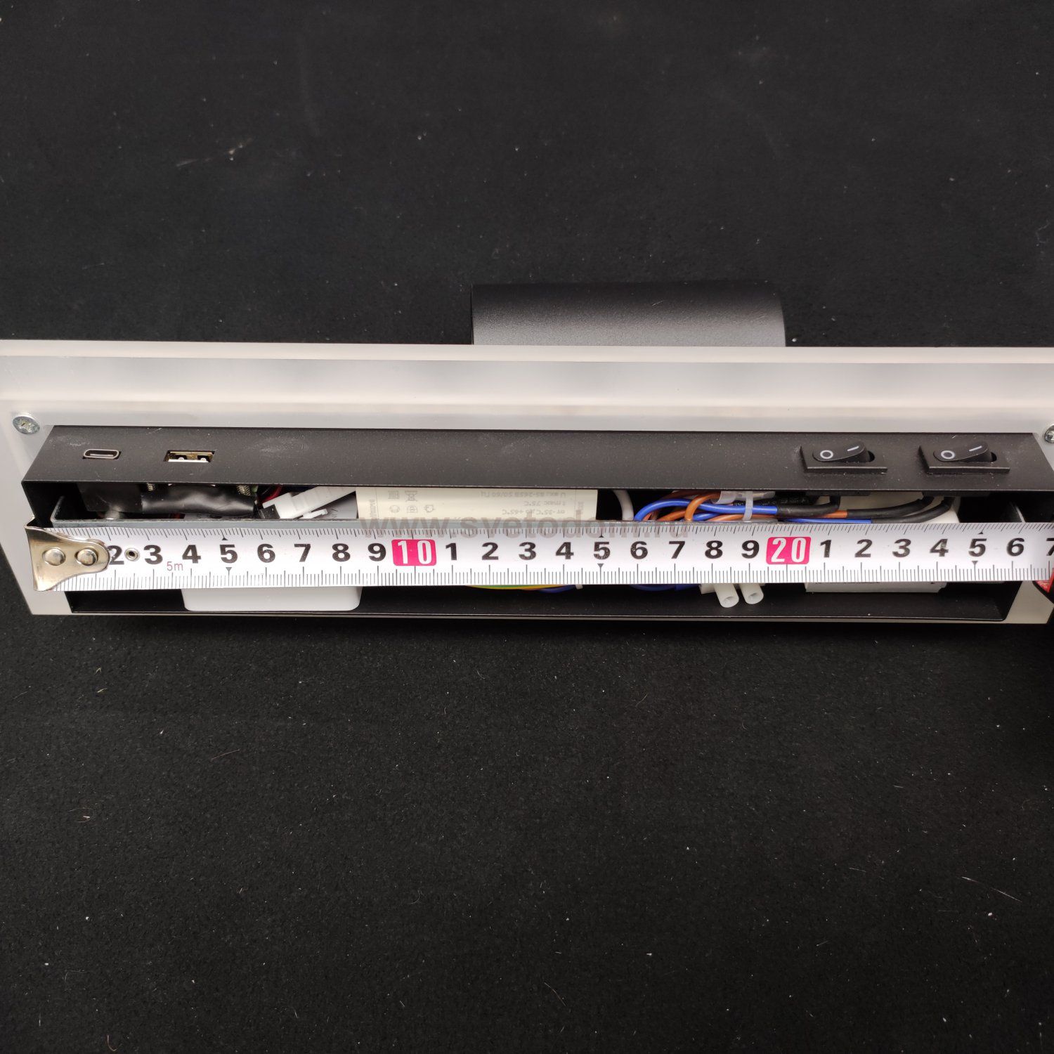 Настенный светодиодный светильник с USB и Type-C 20127/1 LED черный Eurosvet Binar