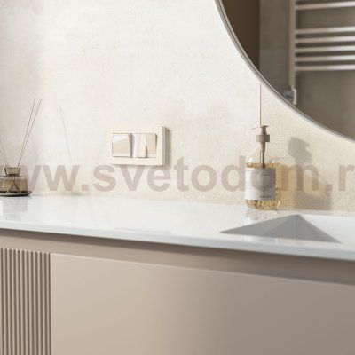 Розетка влагозащ. с зазем. с защит. крышкой и шторками (айвори акрил) Werkel W1171243