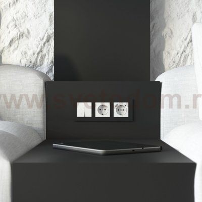 Рамка на 3 поста Senso (черный, стекло soft-touch) W0033108 Werkel