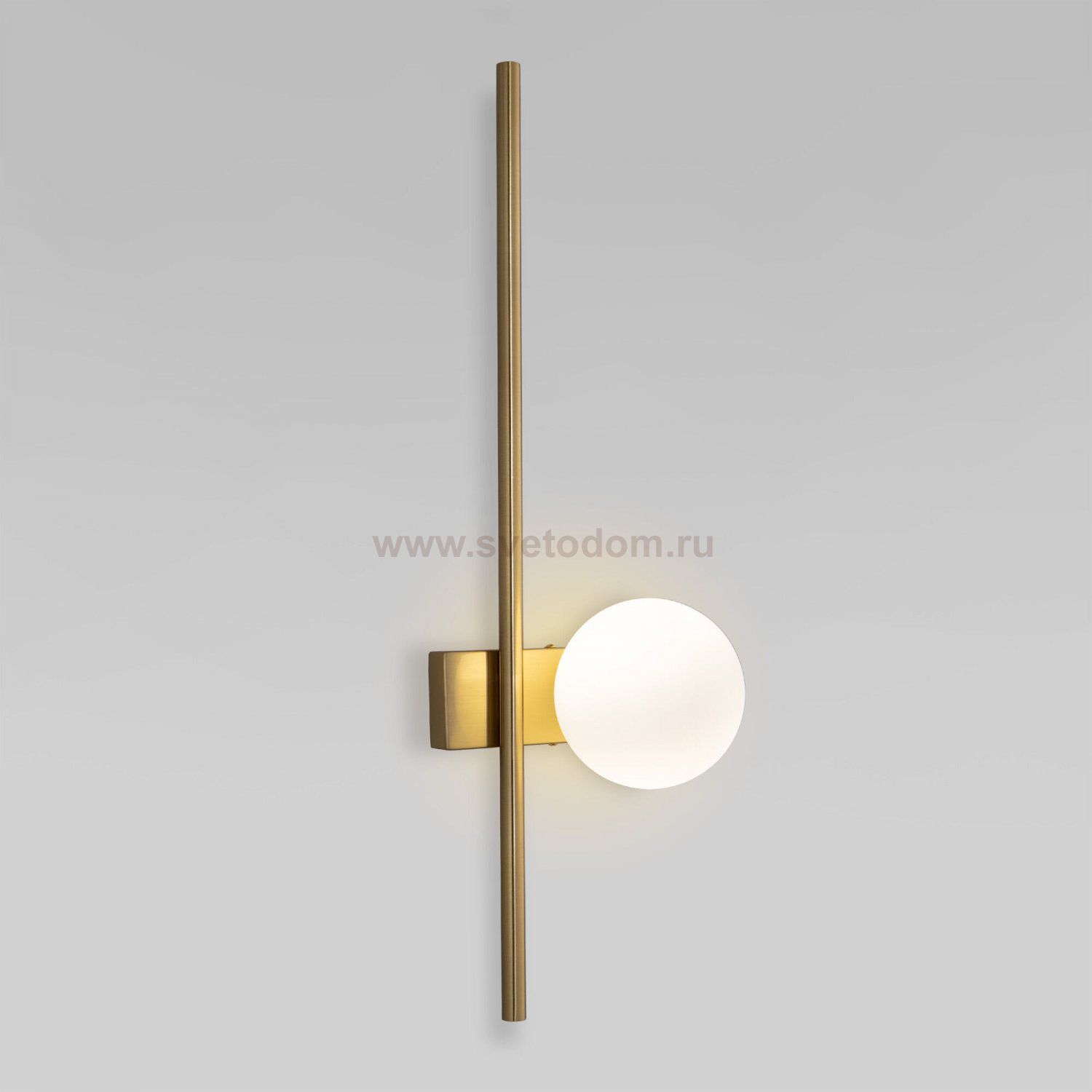 Настенный светильник с матовым плафоном 503052 латунь