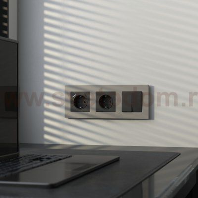 W0032917/ Рамка на 3 поста Slab (дымчатый софт) W0032917