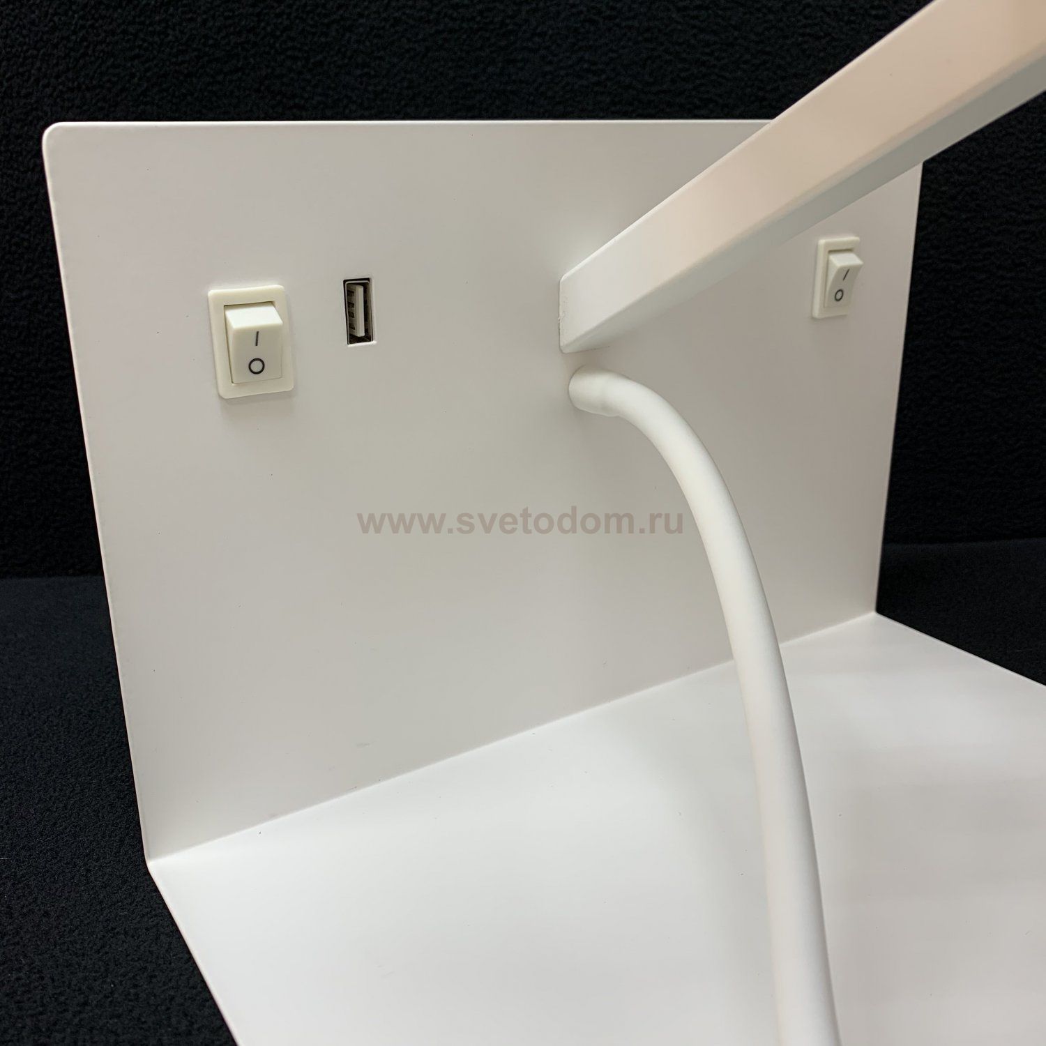 Светильник бра с USB зарядкой Arte Lamp A1056AP-2WH