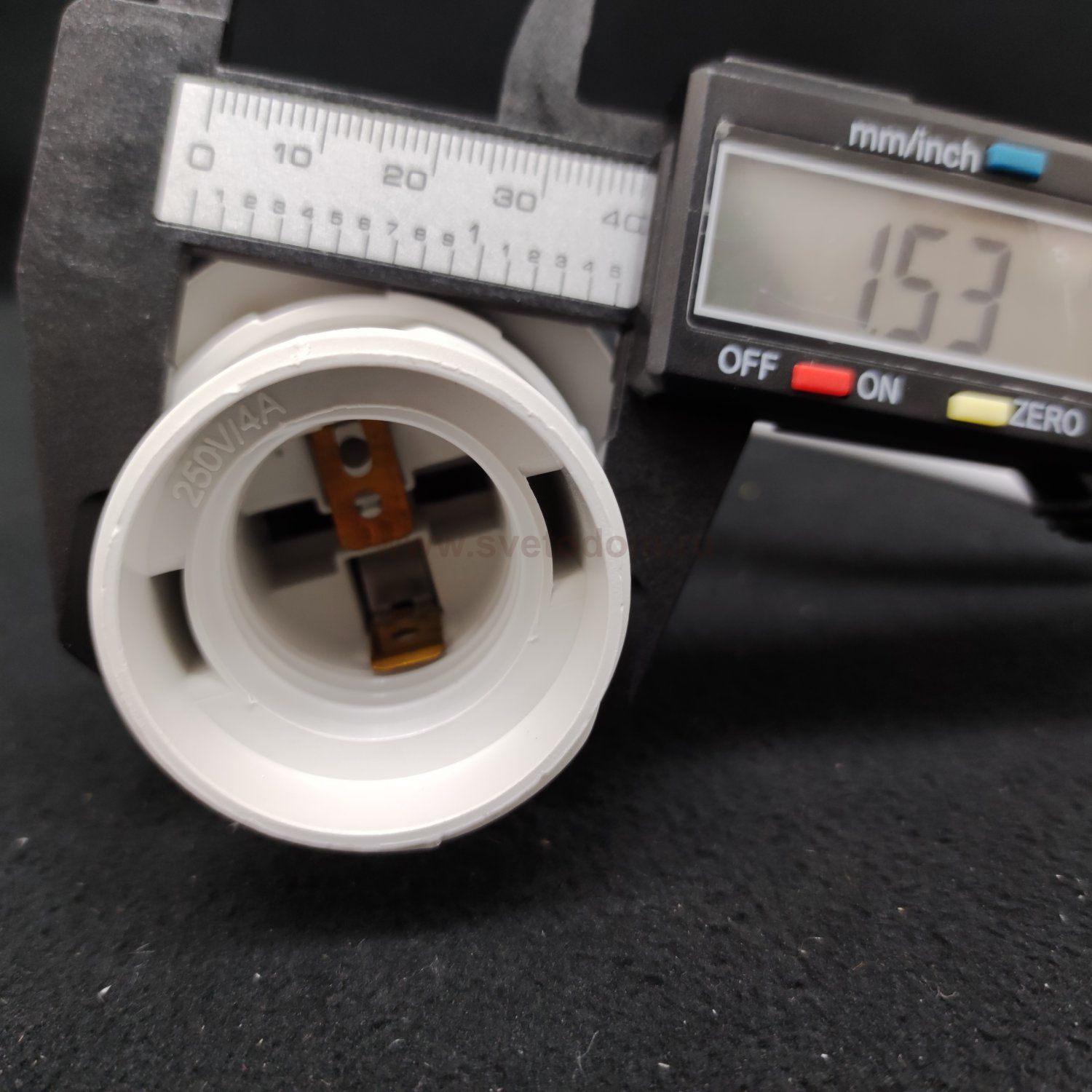 Плафон стеклянный белый в полоску 150*200мм Е27 Arte Lamp A1902SP-1WH ARWEN