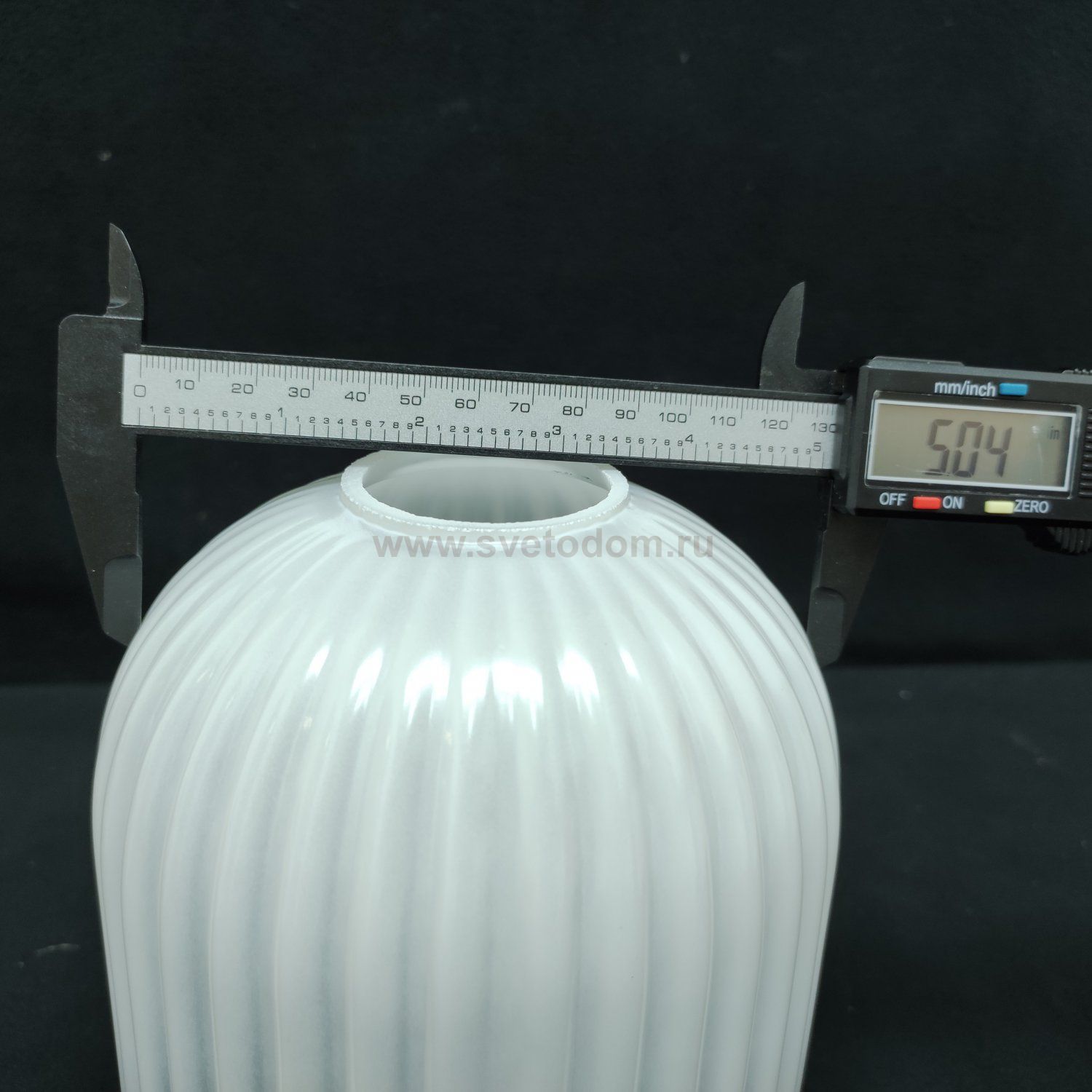 Плафон стеклянный белый в полоску 150*200мм Е27 Arte Lamp A1902SP-1WH ARWEN